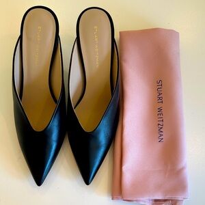New Stuart Weitzman Black Leather Pointed Toe Heels. Size 7B.